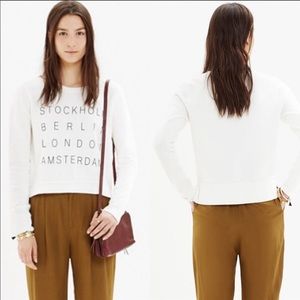 Chic minimal elegant sweatshirt!